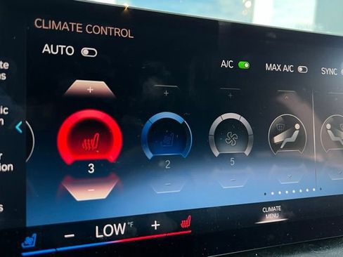 Used 2023 BMW X7 xDrive40i w/ M Sport Package image 25