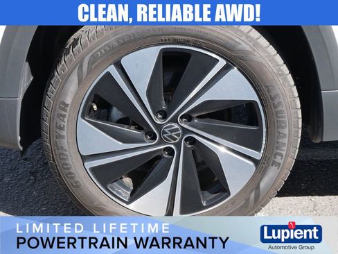 Used 2025 Volkswagen Taos SE image 12