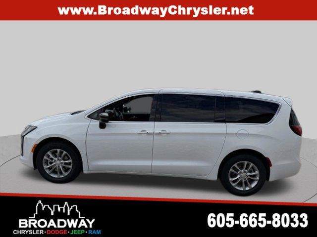 New 2027 Chrysler Pacifica Select w/ Family Tech Group FWD image 4