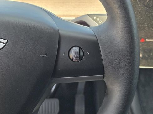 Used 2023 Tesla Model Y AWD image 17