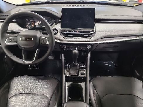 Used 2023 Jeep Compass Latitude AWD/4WD image 2