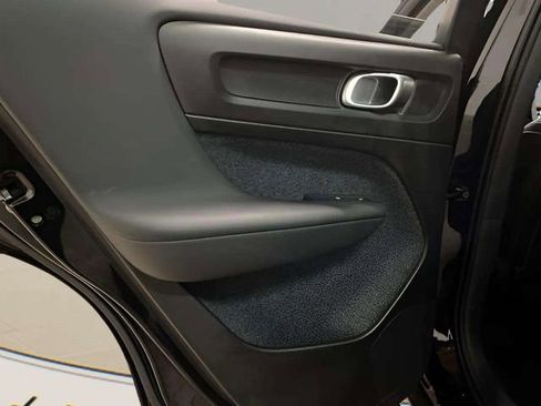 Used 2025 Volvo XC40 B5 Plus image 64