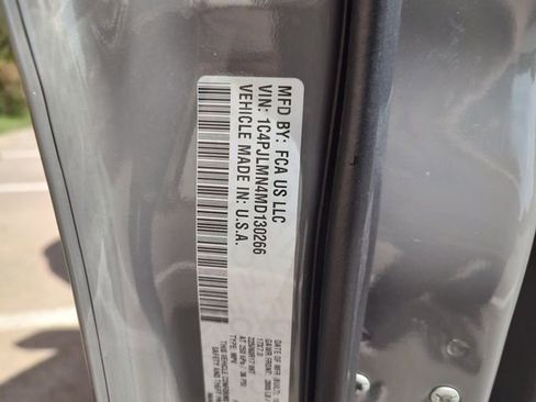 Used 2021 Jeep Cherokee Latitude Lux w/ Comfort/Convenience Group FWD image 33