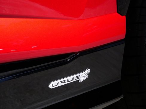 Used 2023 Lamborghini Urus S image 11