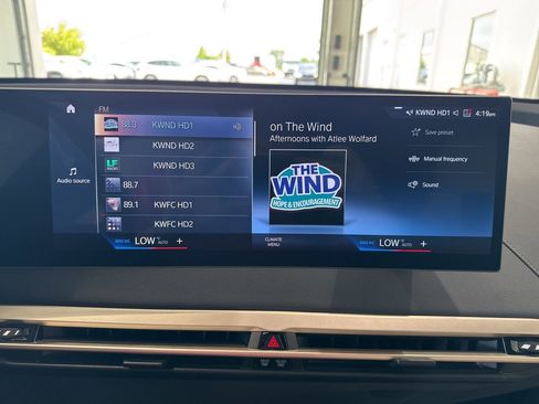 Used 2023 BMW iX xDrive50 w/ Premium Package AWD/4WD image 25