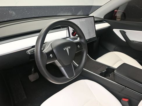 Used 2021 Tesla Model Y 2WD image 17
