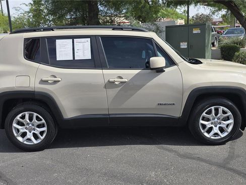 Used 2016 Jeep Renegade Latitude FWD image 1