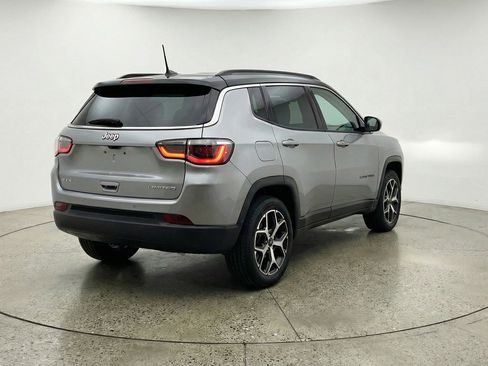 Used 2025 Jeep Compass Limited image 9