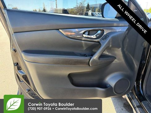 Used 2017 Nissan Rogue SV AWD/4WD image 21
