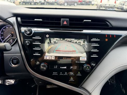 Used 2020 Toyota Camry XLE FWD image 39