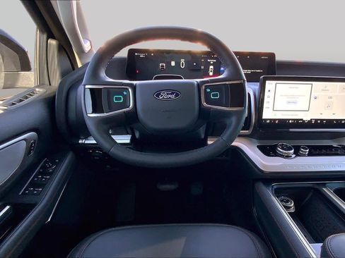Used 2025 Ford Expedition Max Active AWD/4WD image 6