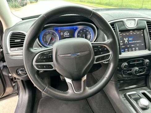 Used 2022 Chrysler 300 Touring w/ Sport Appearance Package RWD image 14