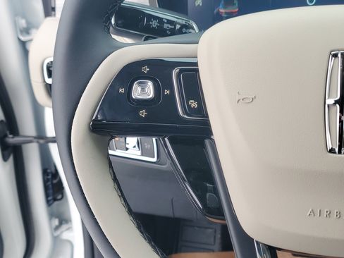 New 2026 Lincoln Corsair Premiere image 16