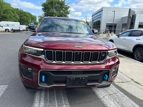 Used 2024 Jeep Grand Cherokee Overland w/ Advanced Protech Group III AWD/4WD image 2