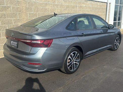 Used 2025 Volkswagen Jetta Sport FWD image 3