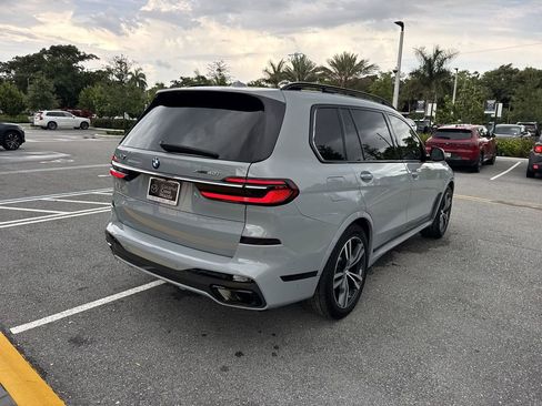 Used 2023 BMW X7 xDrive40i w/ M Sport Package AWD/4WD image 3