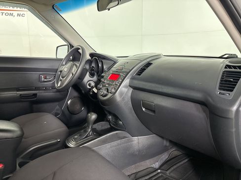 Used 2011 Kia Soul + image 25