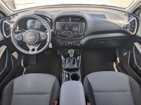 Certified 2025 Kia Soul LX w/ LX Technology Package FWD image 16