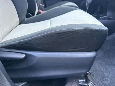 Used 2013 Toyota Yaris LE image 22