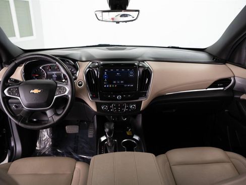 Used 2023 Chevrolet Traverse LT w/ LT Premium Package AWD/4WD image 14