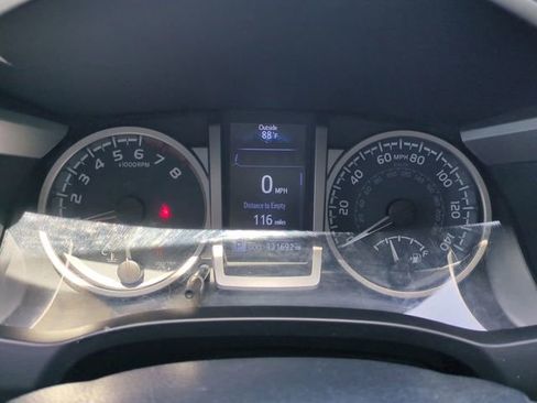 Used 2021 Toyota Tacoma SR5 AWD/4WD image 31