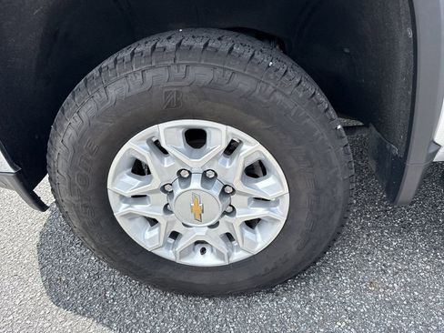 Used 2022 Chevrolet Silverado 2500 LT w/ Convenience Package AWD/4WD image 11