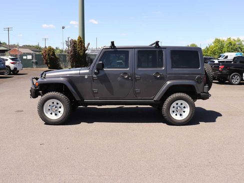 Used 2016 Jeep Wrangler Unlimited Sahara AWD/4WD image 8