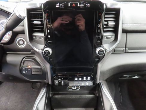 Used 2022 RAM 2500 Laramie w/ Night Edition image 13