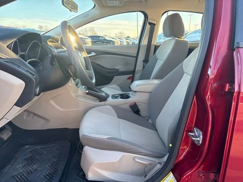 Used 2014 Ford Focus SE w/ SE Winter Package image 15