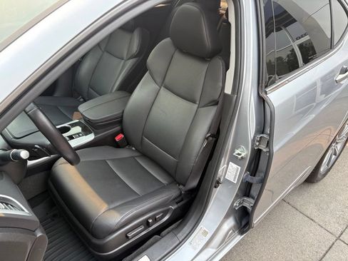 Used 2018 Acura TLX FWD image 12