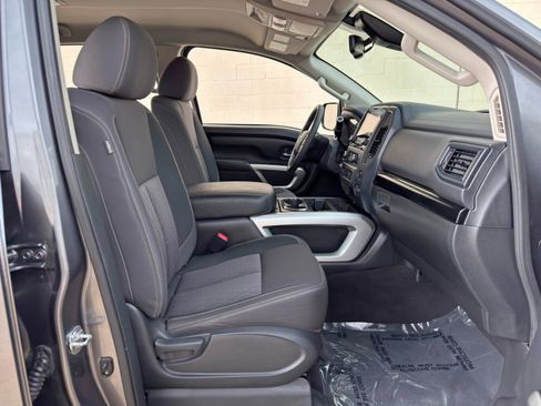 Used 2023 Nissan Titan SV w/ SV Convenience Package RWD image 14