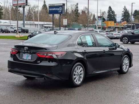 Used 2023 Toyota Camry LE image 5