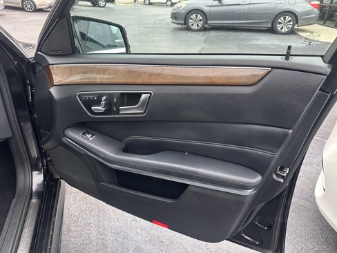 Used 2016 Mercedes-Benz E 350 4MATIC Sedan w/ Premium Package image 8