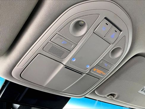 Used 2020 Genesis G70 2.0T image 33