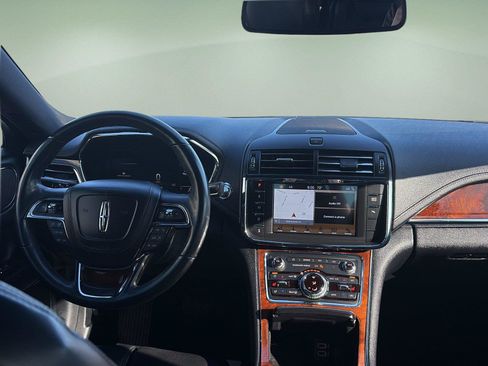 Used 2017 Lincoln Continental Select w/ Climate Package AWD/4WD image 9