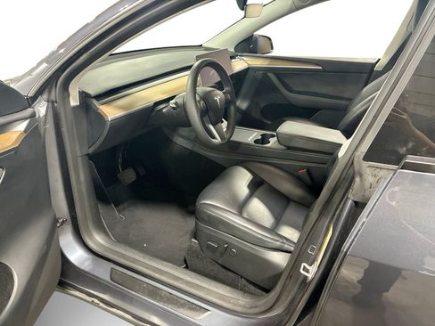 Certified 2023 Tesla Model Y Long Range AWD/4WD image 9
