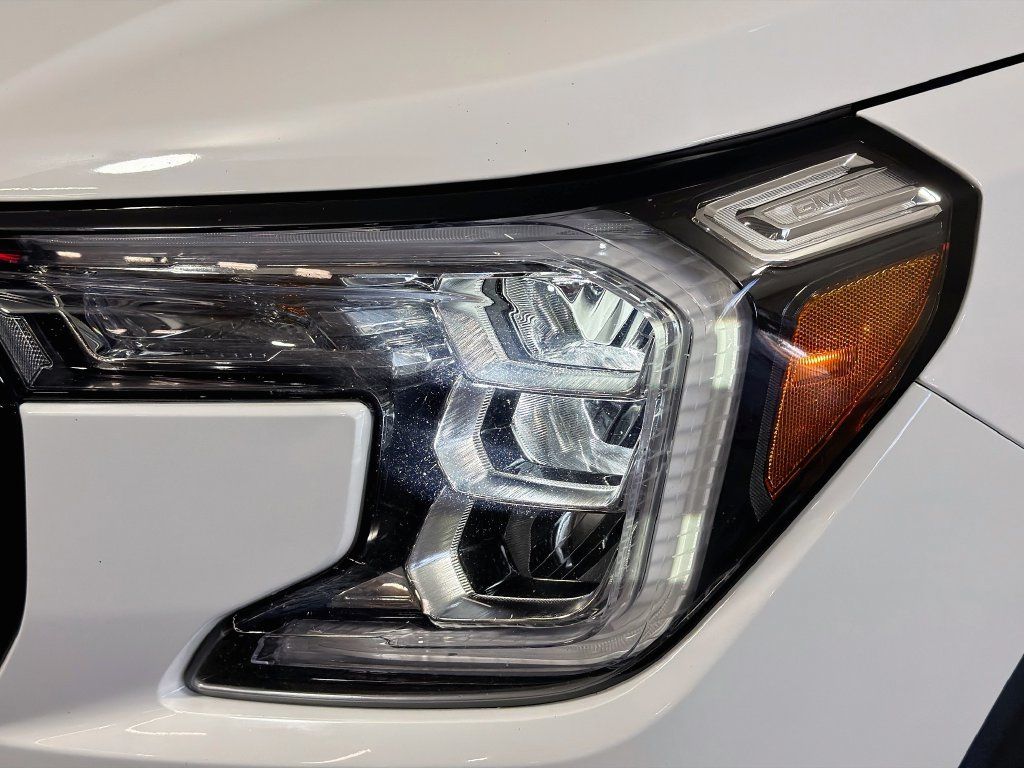 Used 2024 GMC Terrain SLT w/ Elevation Edition AWD/4WD image 3