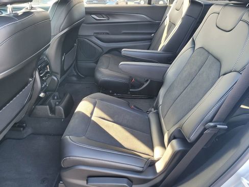 New 2025 Jeep Grand Cherokee L Altitude image 8