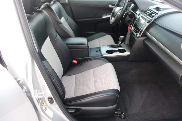 Used 2012 Toyota Camry SE FWD image 17