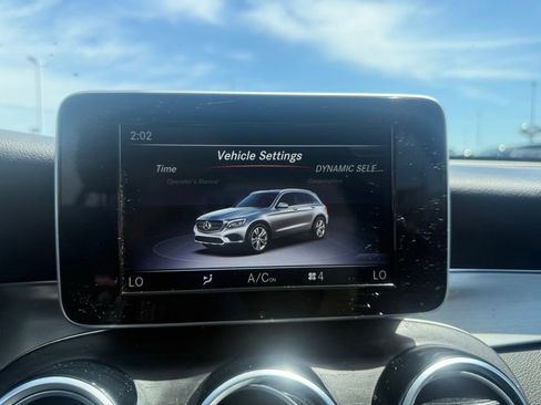 Used 2019 Mercedes-Benz GLC 300 4MATIC image 20