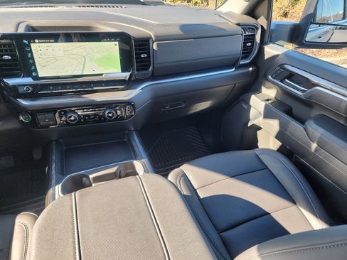 Used 2025 Chevrolet Silverado 2500 LTZ w/ LTZ Convenience Package image 20