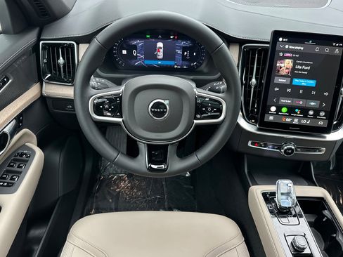 New 2026 Volvo XC90 B6 Plus w/ Protection Package Premier image 12