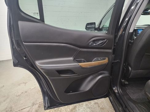 Used 2023 GMC Acadia SLE w/ Driver Convenience Package image 24