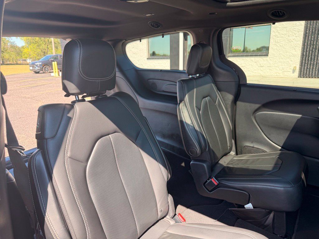 Used 2021 Chrysler Pacifica Touring-L w/ Uconnect Theater Family Group AWD/4WD image 29