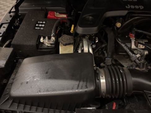 Used 2020 Jeep Wrangler Unlimited Sahara image 23