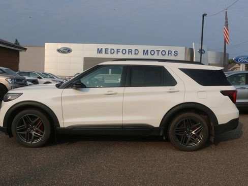 Certified 2025 Ford Explorer ST AWD/4WD image 2