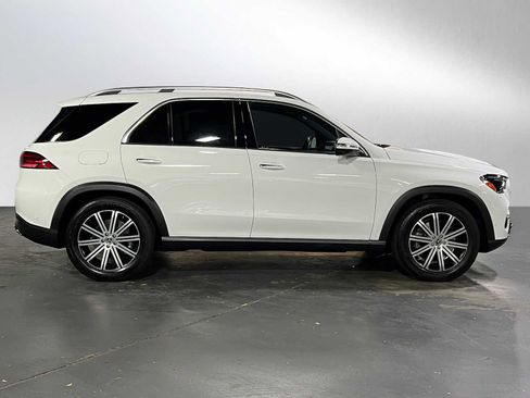Used 2025 Mercedes-Benz GLE 450 4MATIC image 3