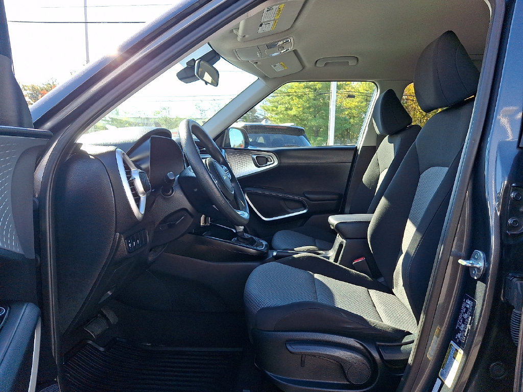 Used 2023 Kia Soul LX FWD image 16