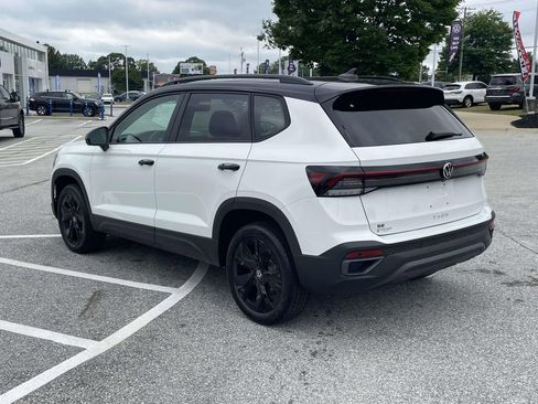 New 2026 Volkswagen Taos SE FWD image 4