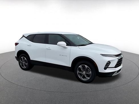 Used 2026 Chevrolet Blazer LT FWD image 2